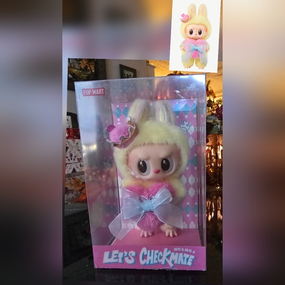 The Monsters Let's Checkmate Vinyl Plush Hanging Card - Picture 2 of 11